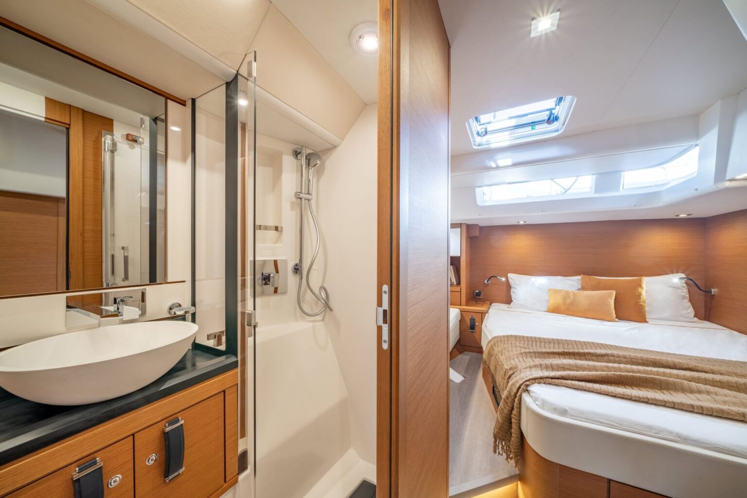 מפרשית JEANNEAU YACHTS 65 - סטרים יאכטות 