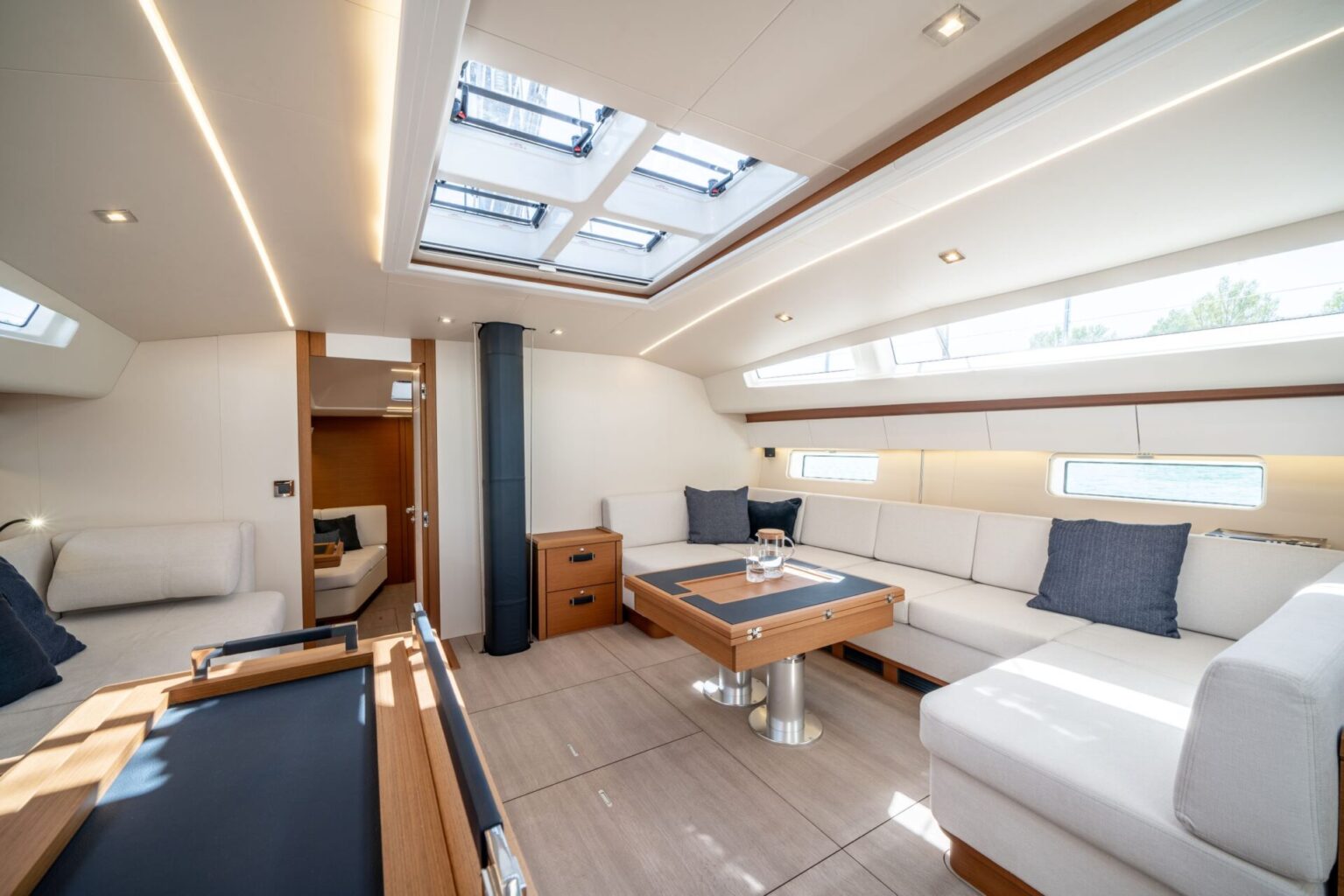 מפרשית JEANNEAU YACHTS 65 - סטרים יאכטות 