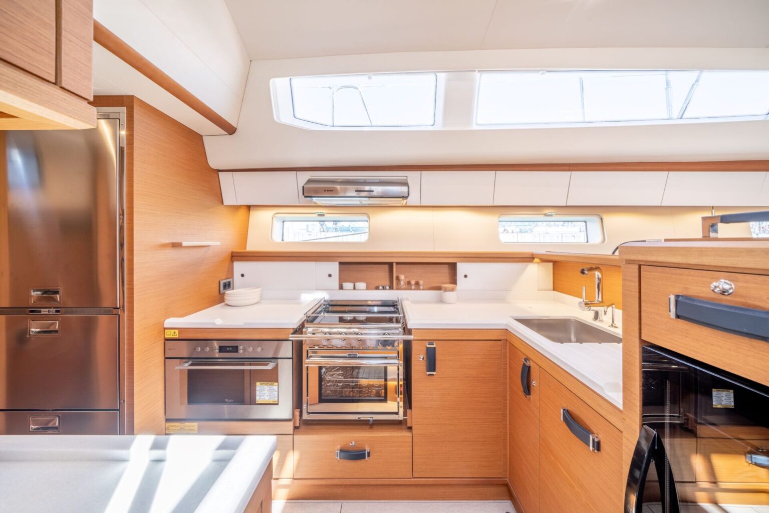 מפרשית JEANNEAU YACHTS 65 - סטרים יאכטות 