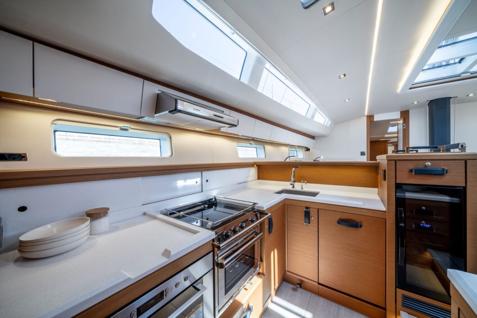 מפרשית JEANNEAU YACHTS 65 - סטרים יאכטות 