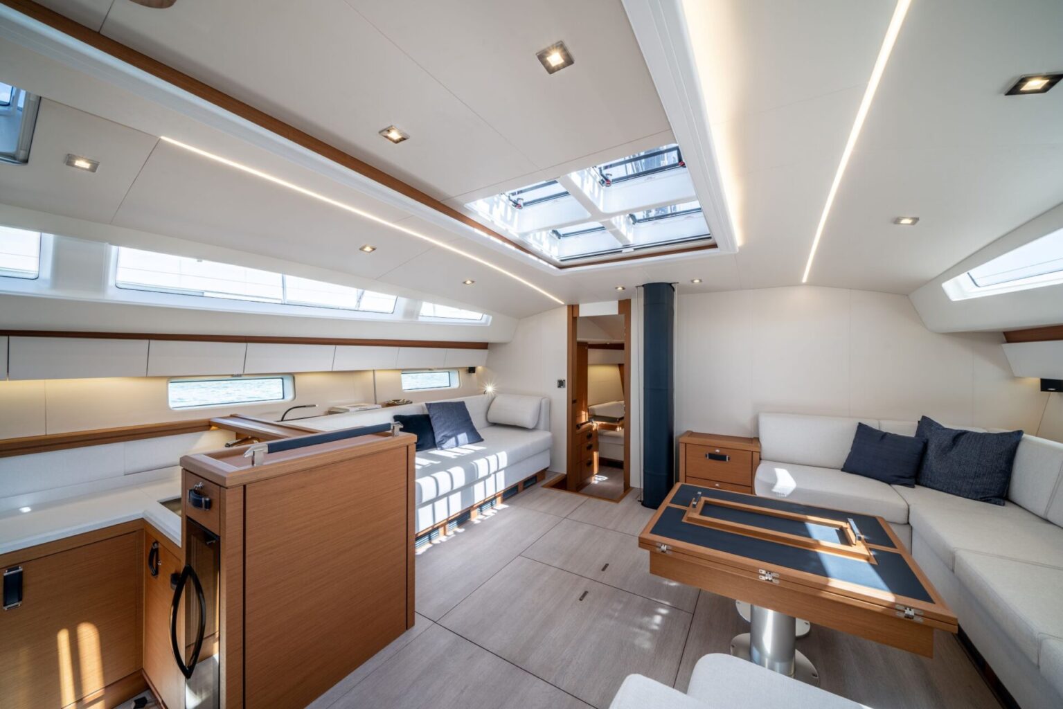 מפרשית JEANNEAU YACHTS 65 - סטרים יאכטות 