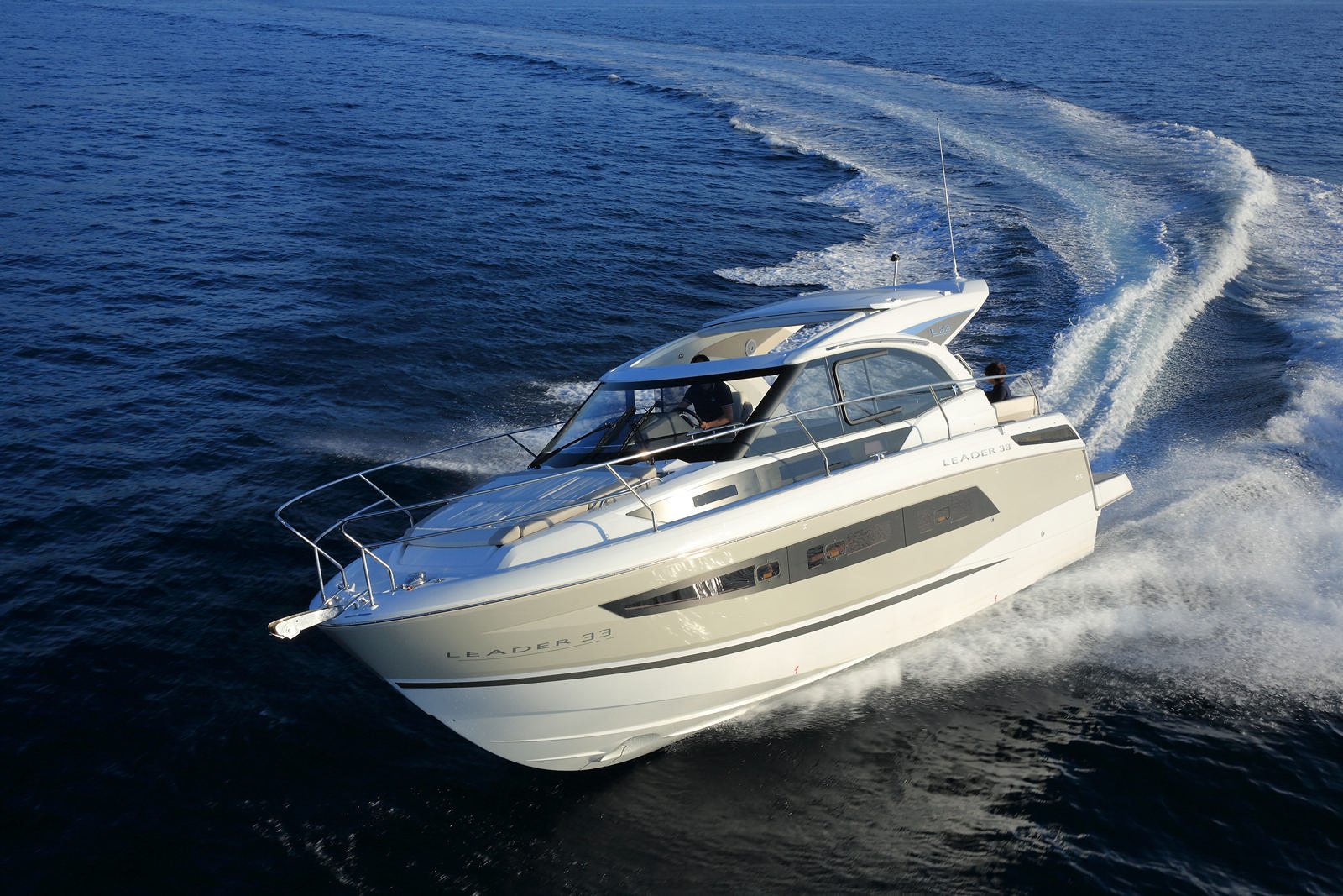 יאכטה מנועית JEANNEAU LEADER 33 - סטרים יאכטות - Jeanneau LEADER 33 - Stream Yachts 