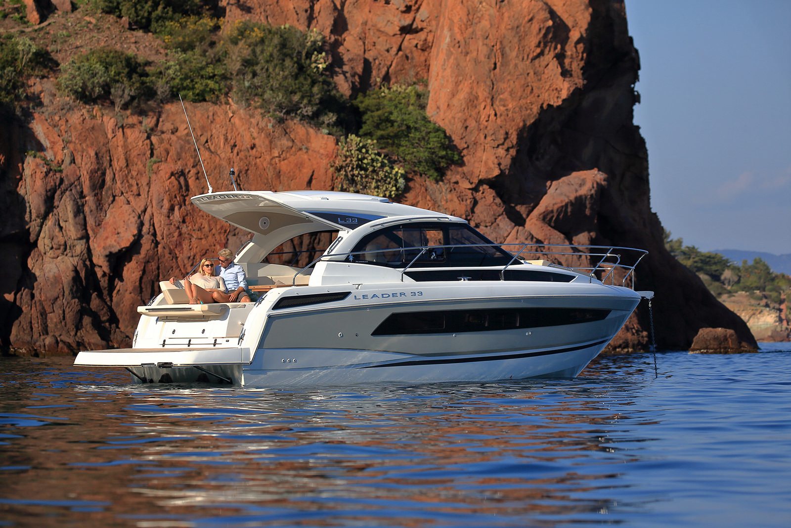 יאכטה מנועית JEANNEAU LEADER 33- סטרים יאכטות - Jeanneau LEADER 33 - Stream Yachts 