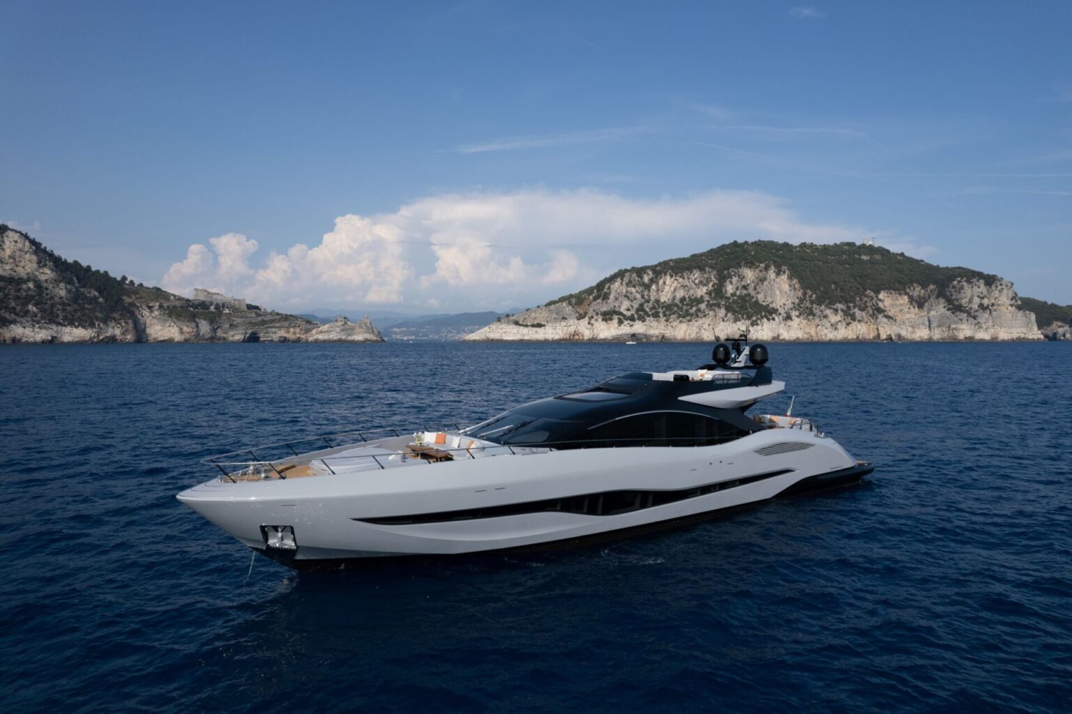 Mangusta 104 REV - Stream Yachts 