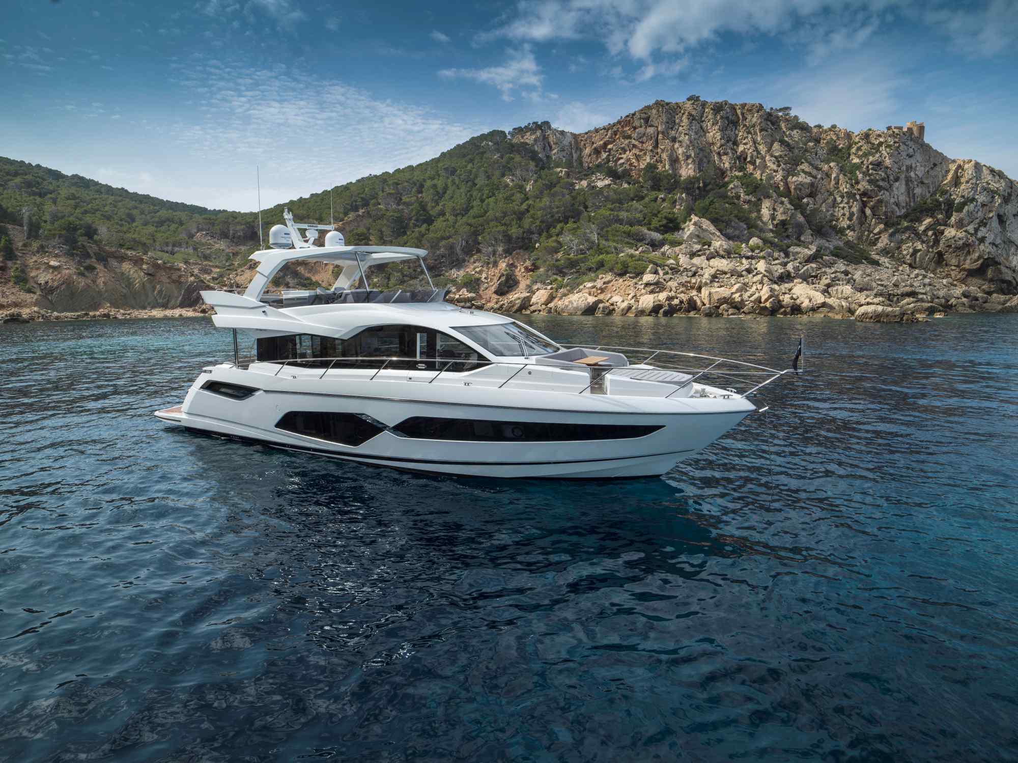 SUNSEEKER MANHATTAN 68 - NEW - סטרים יאכטות