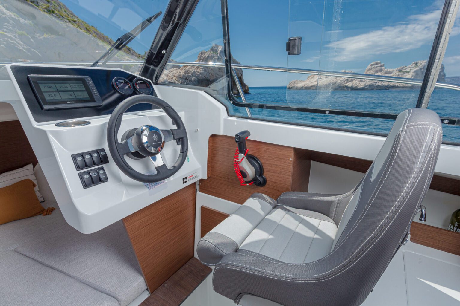 JEANNEAU MERRY FISHER 605 SERIE2 - Stream Yachts 