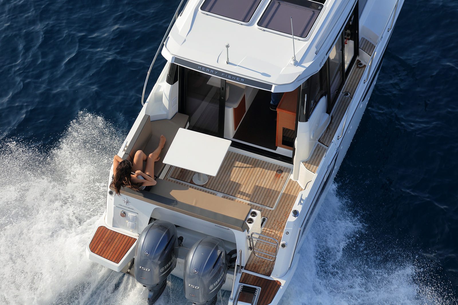 סירת מנוע JEANNEAU MERRY FISHER 895 - Jeanneau Merry Fisher 895 - Stream Yachts 