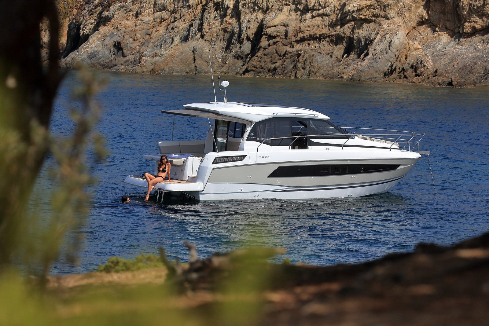 יאכטה מנועית JEANNEAU NC 33 - Jeanneau NC 33 - Stream Yachts 