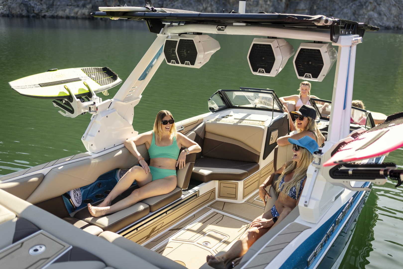 2027 Centurion Nv243 - Stream Yachts 