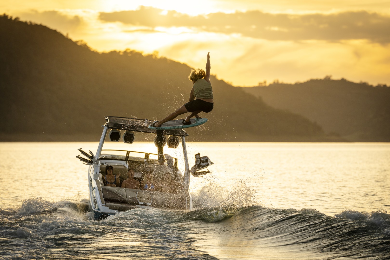 2027 Centurion Nv243 - Stream Yachts 