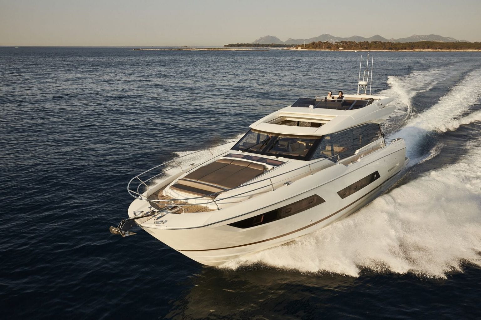 PRESTIGE 690 Sport - Stream Yachts 