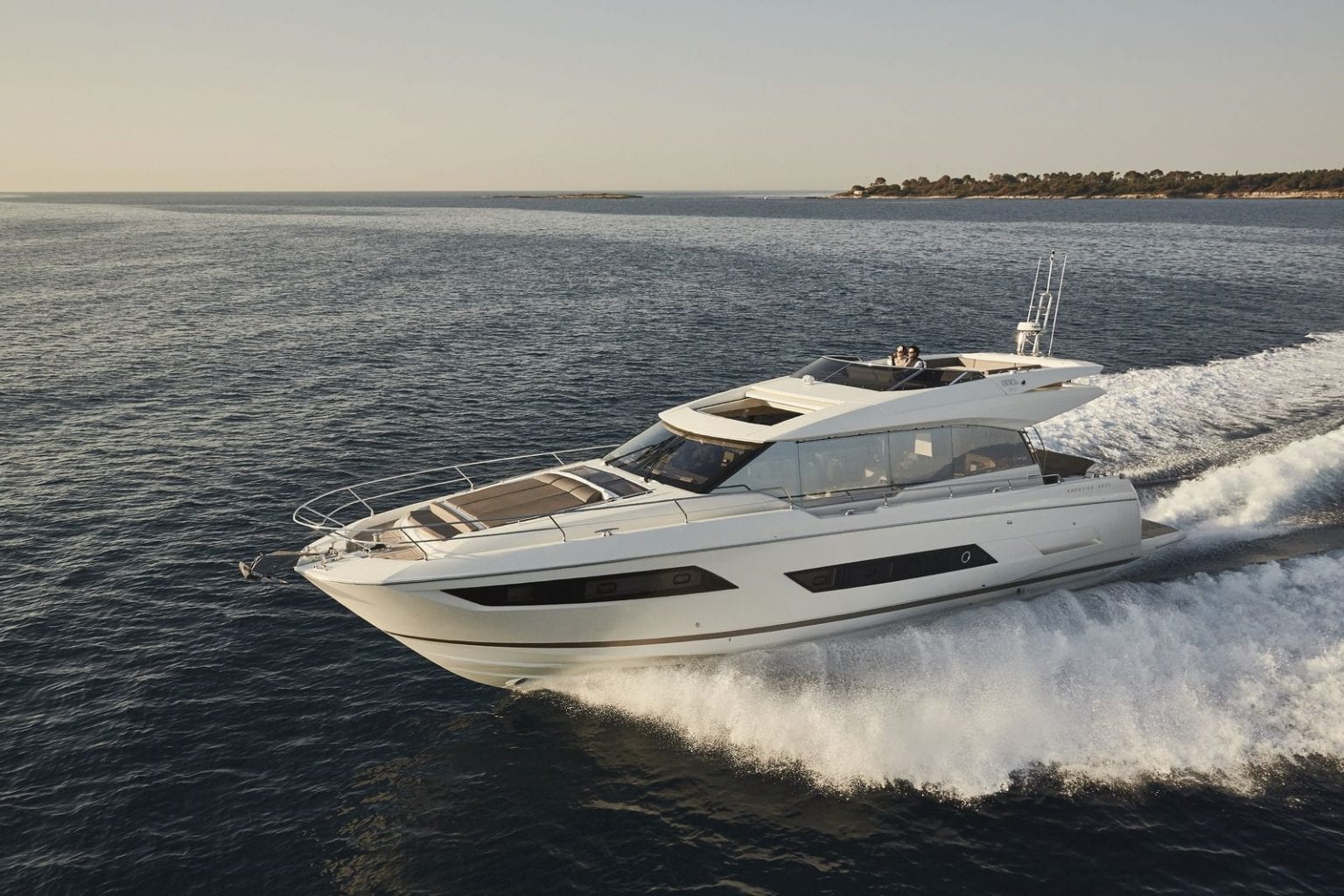 PRESTIGE 690 Sport - Stream Yachts 