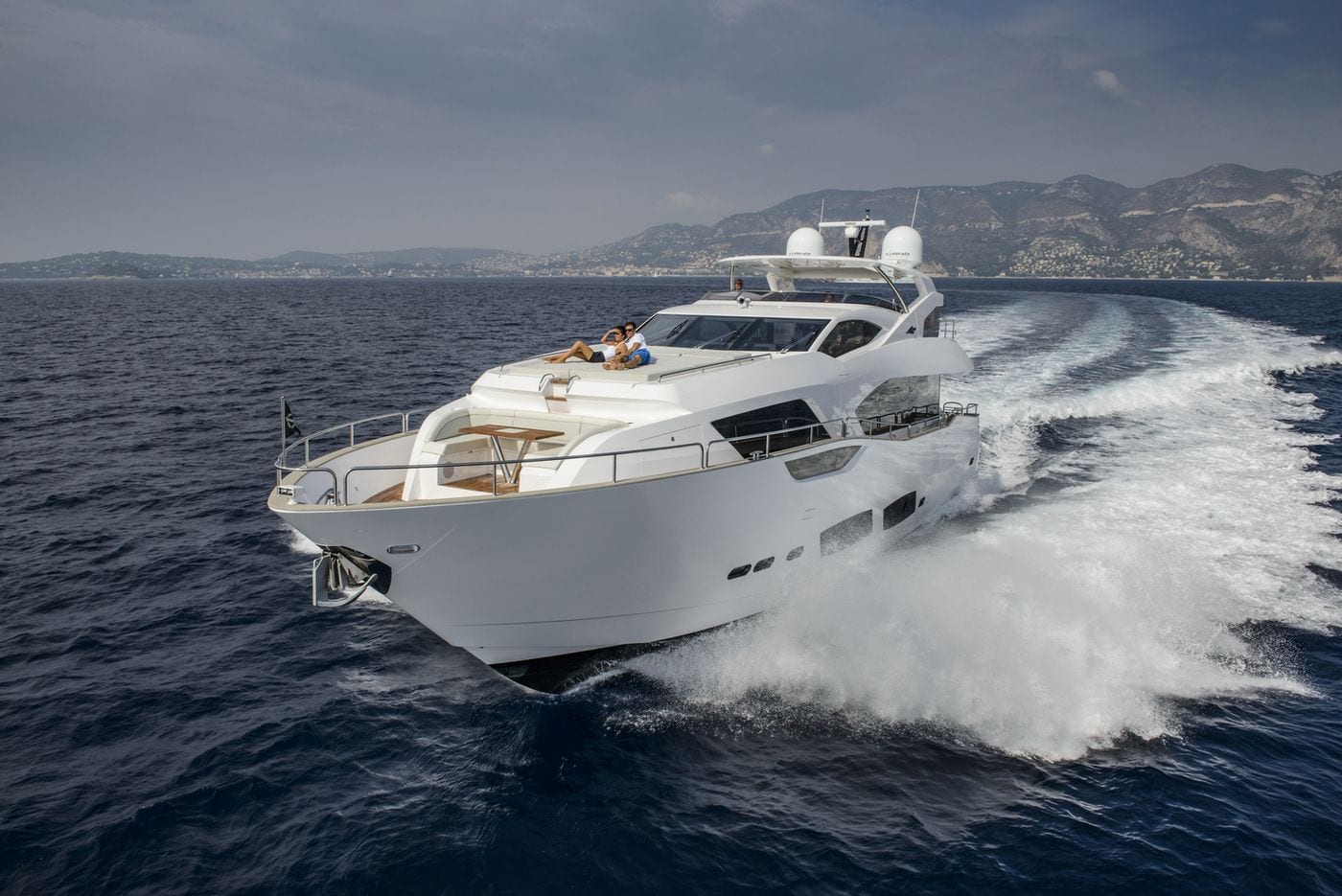 יאכטה Sunseeker Yacht 95 - סטרים יאכטות 