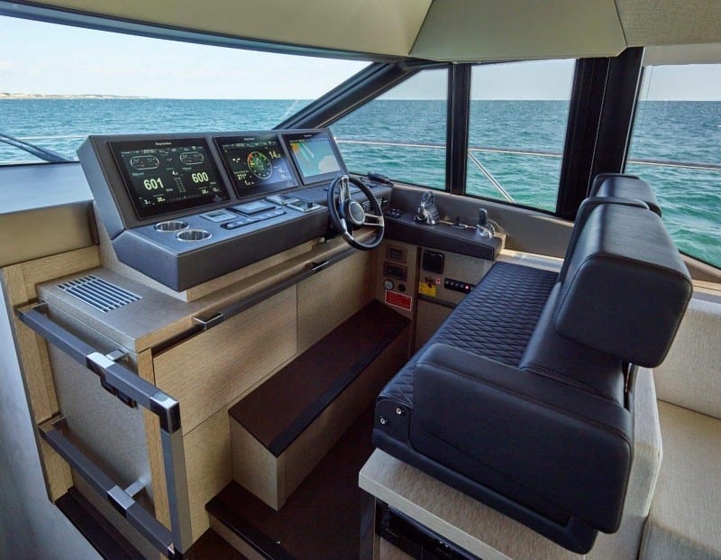 PRESTIGE 630 Sport Flybridge - Stream Yachts 