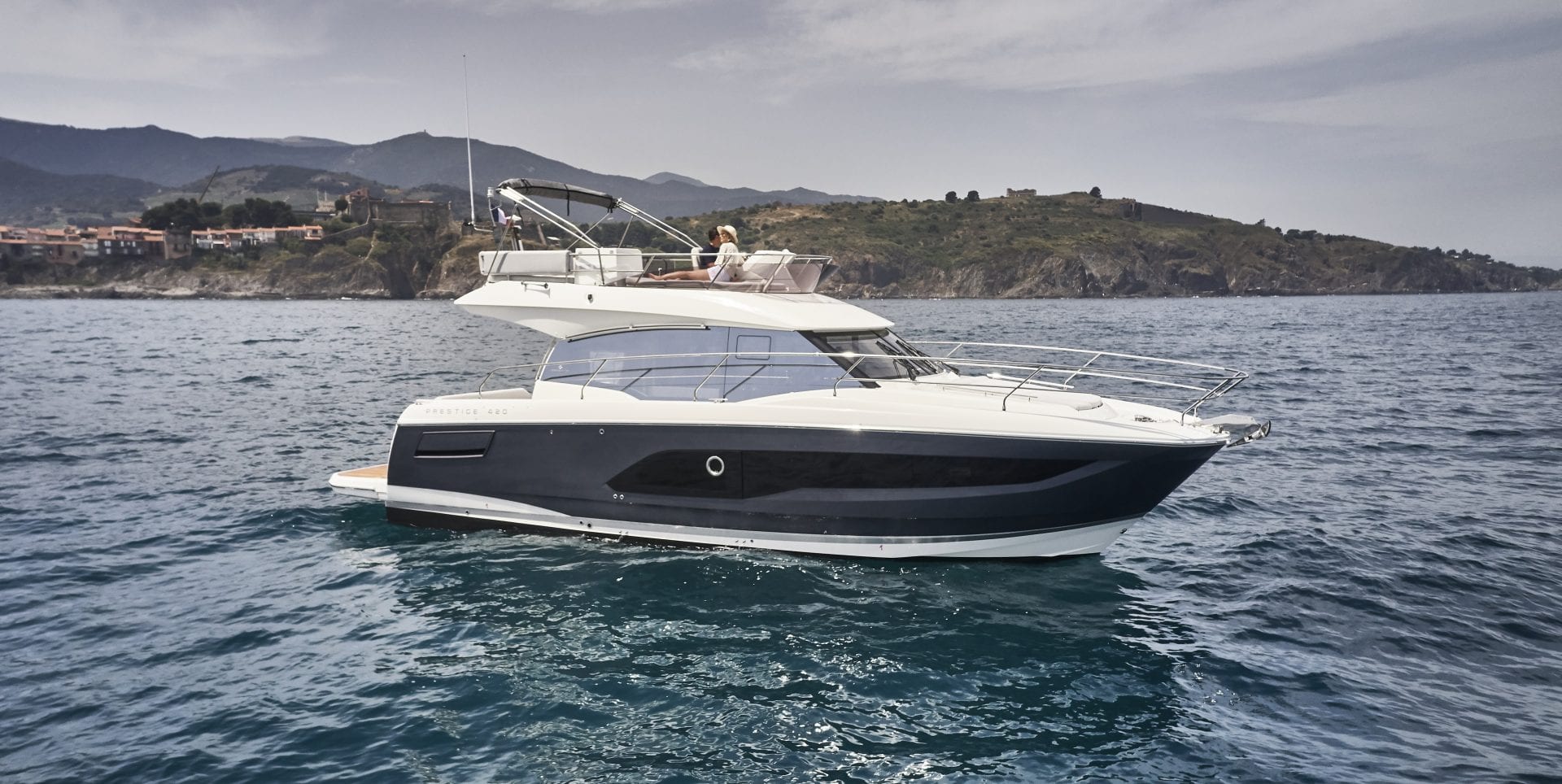 יאכטה Prestige 420 FLYBRIDGE - סטרים יאכטות 