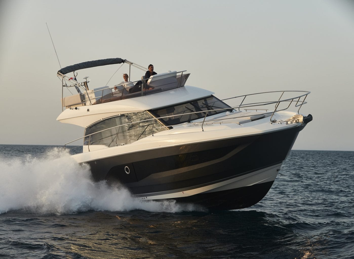 יאכטה Prestige 420 FLYBRIDGE - סטרים יאכטות 