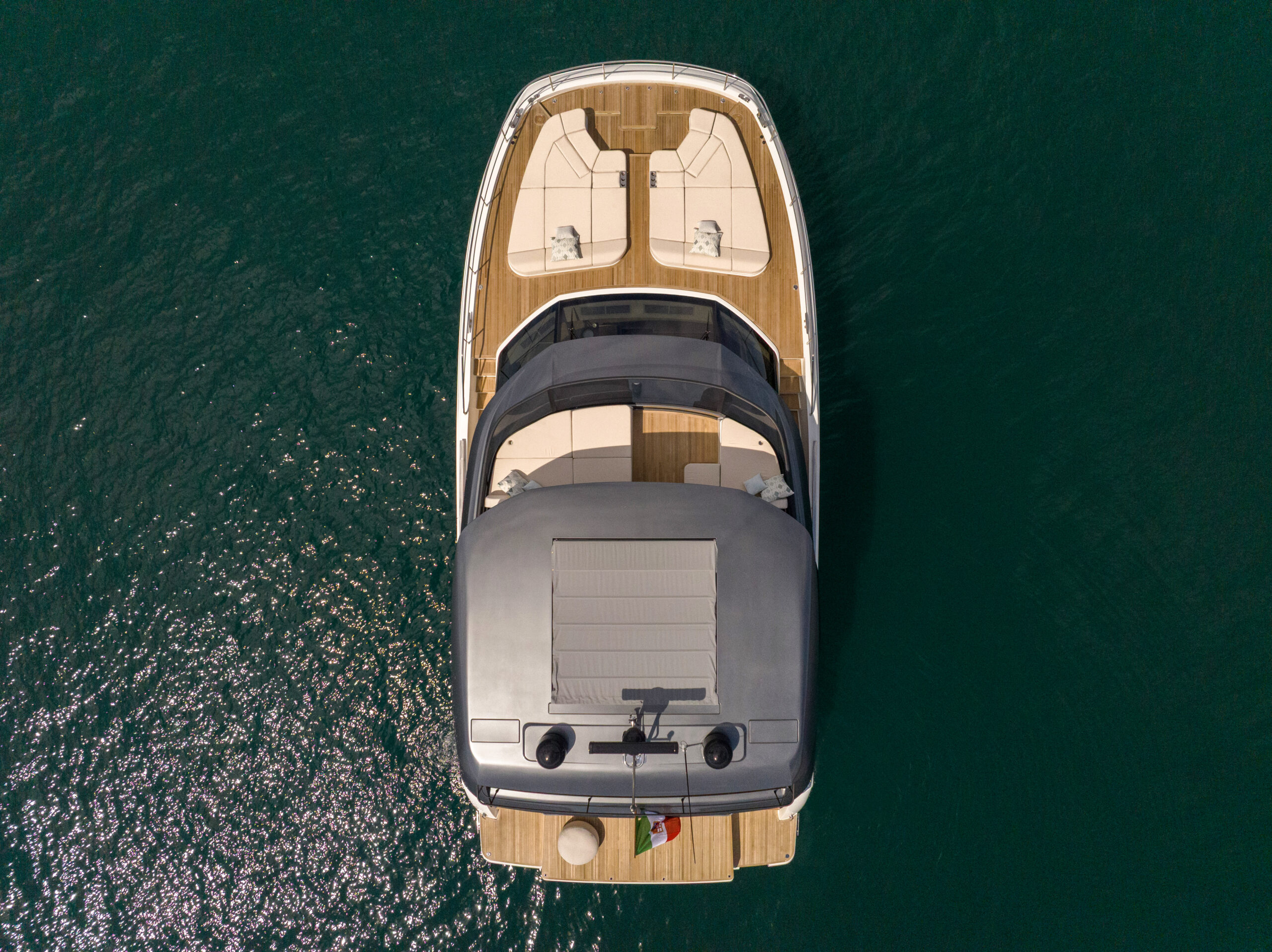 PRESTIGE M7- חדש - סטרים יאכטות 