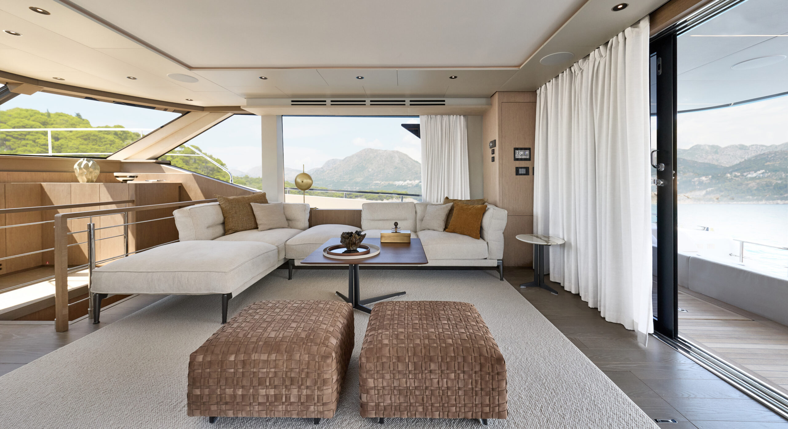 PRESTIGE M7- חדש - סטרים יאכטות 