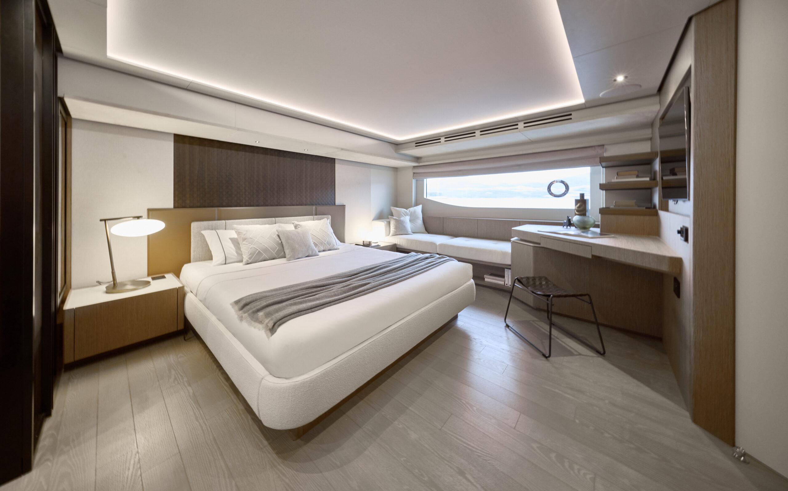 PRESTIGE M7- חדש - סטרים יאכטות 