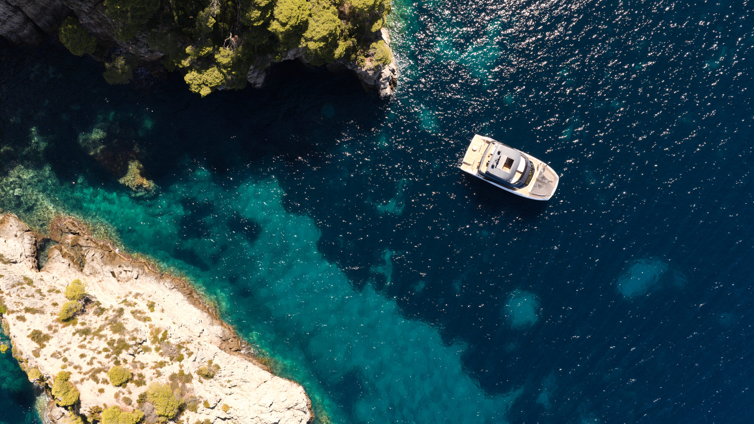 PRESTIGE M7- חדש - סטרים יאכטות 