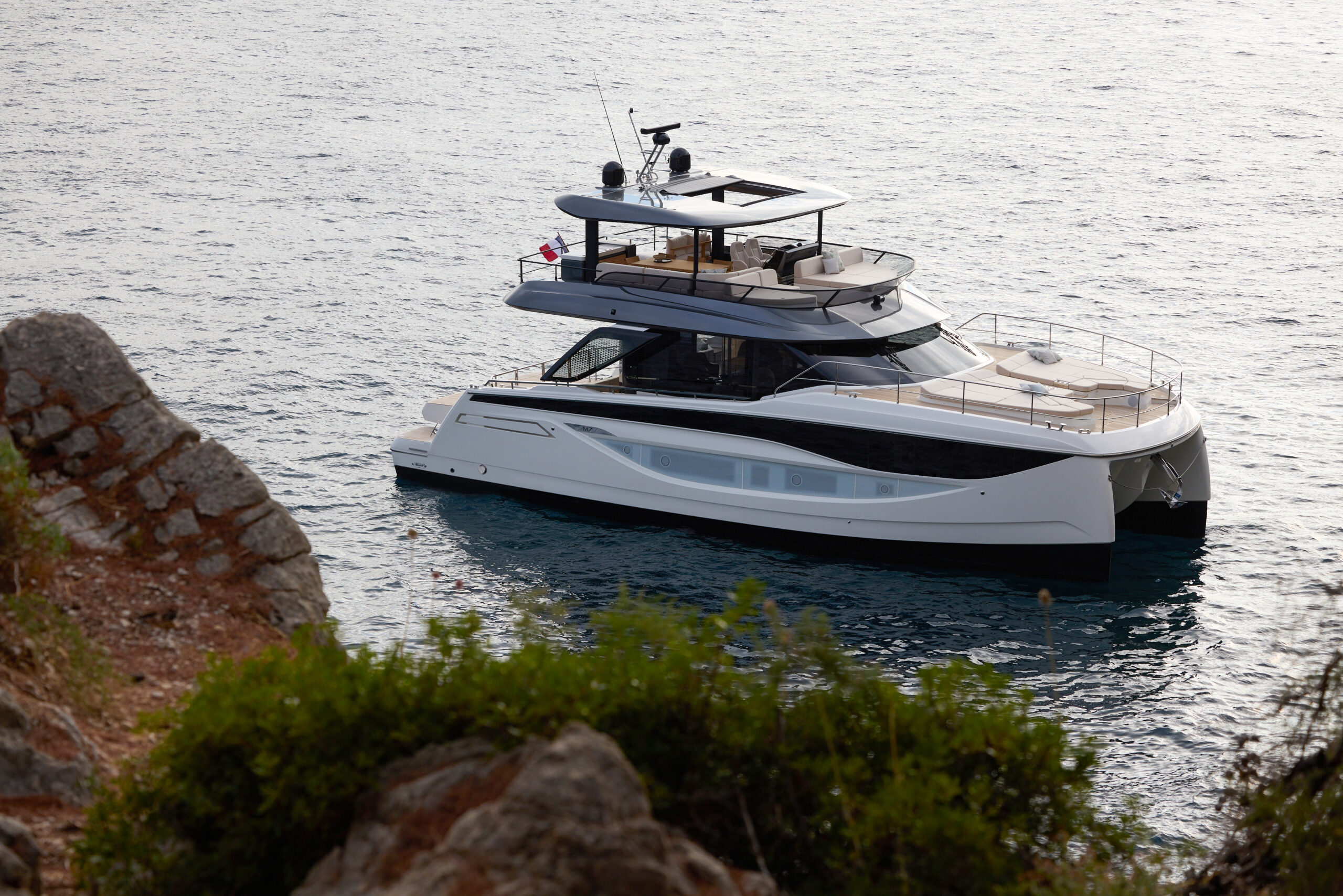 PRESTIGE M7- חדש - סטרים יאכטות 