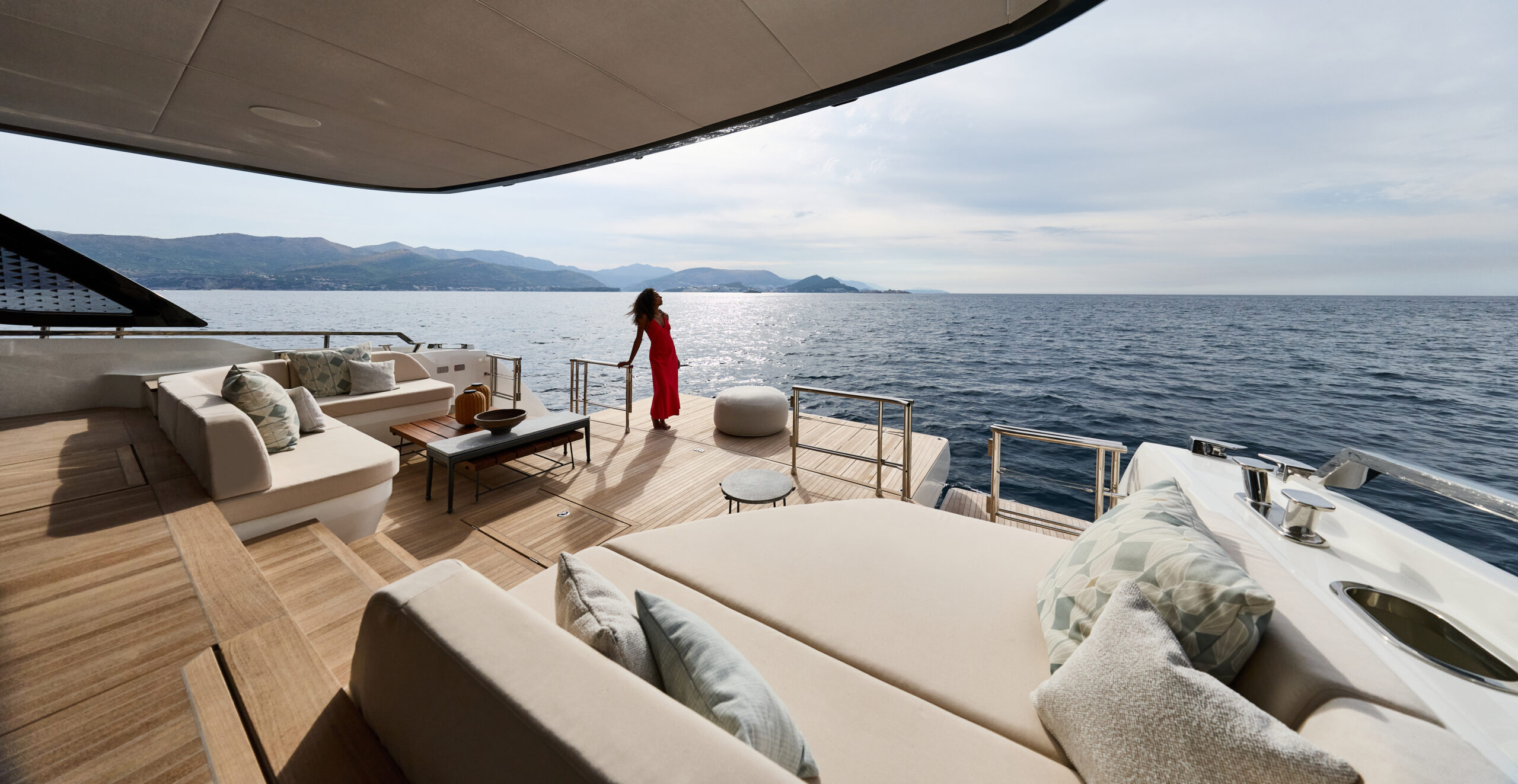 PRESTIGE M7- חדש - סטרים יאכטות 