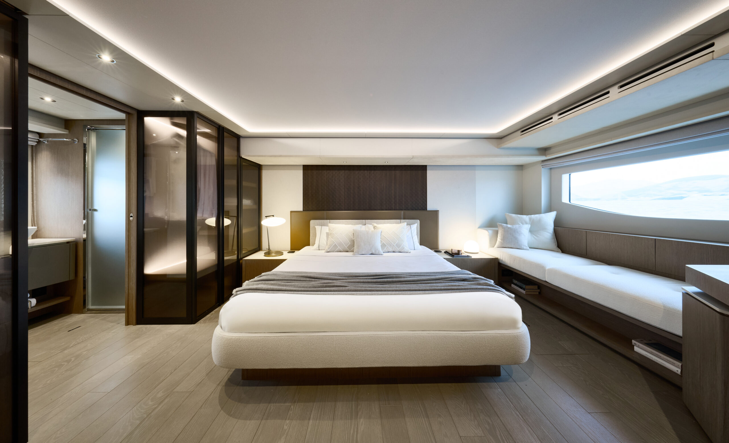 PRESTIGE M7- חדש - סטרים יאכטות 