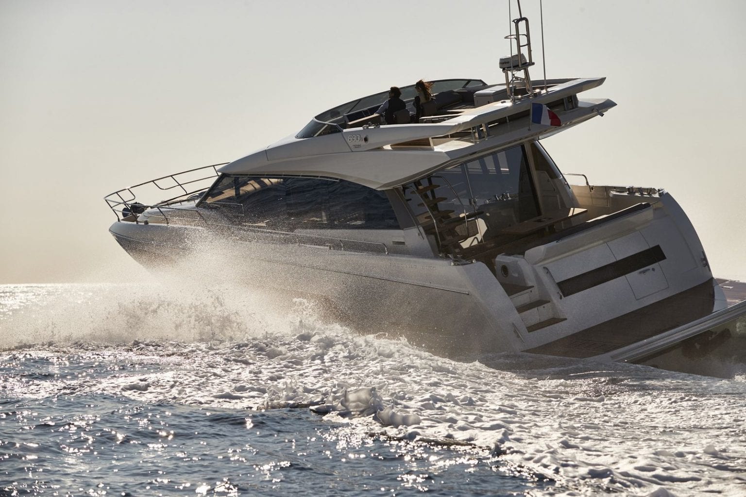 PRESTIGE 690 Sport - Stream Yachts 