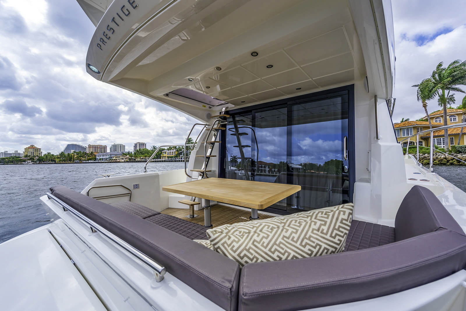 FLYBRIDGE PRESTIGE 460 - Stream Yachts 