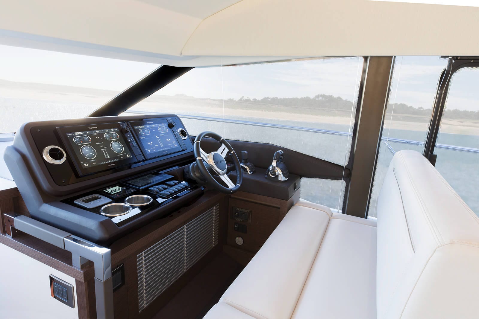 יאכטה Prestige 520 Fly - FLYBRIDGE PRESTIGE 520 - Stream Yachts 