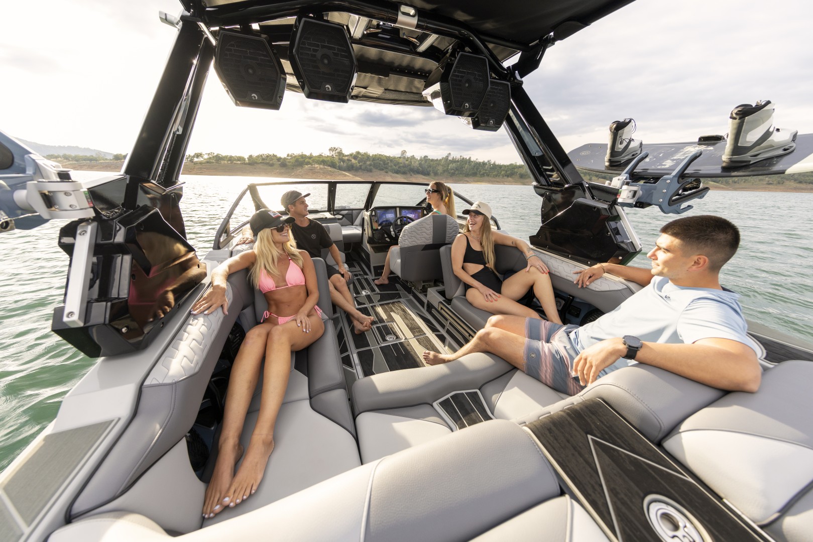 2027 Centurion Ri230 - Stream Yachts 