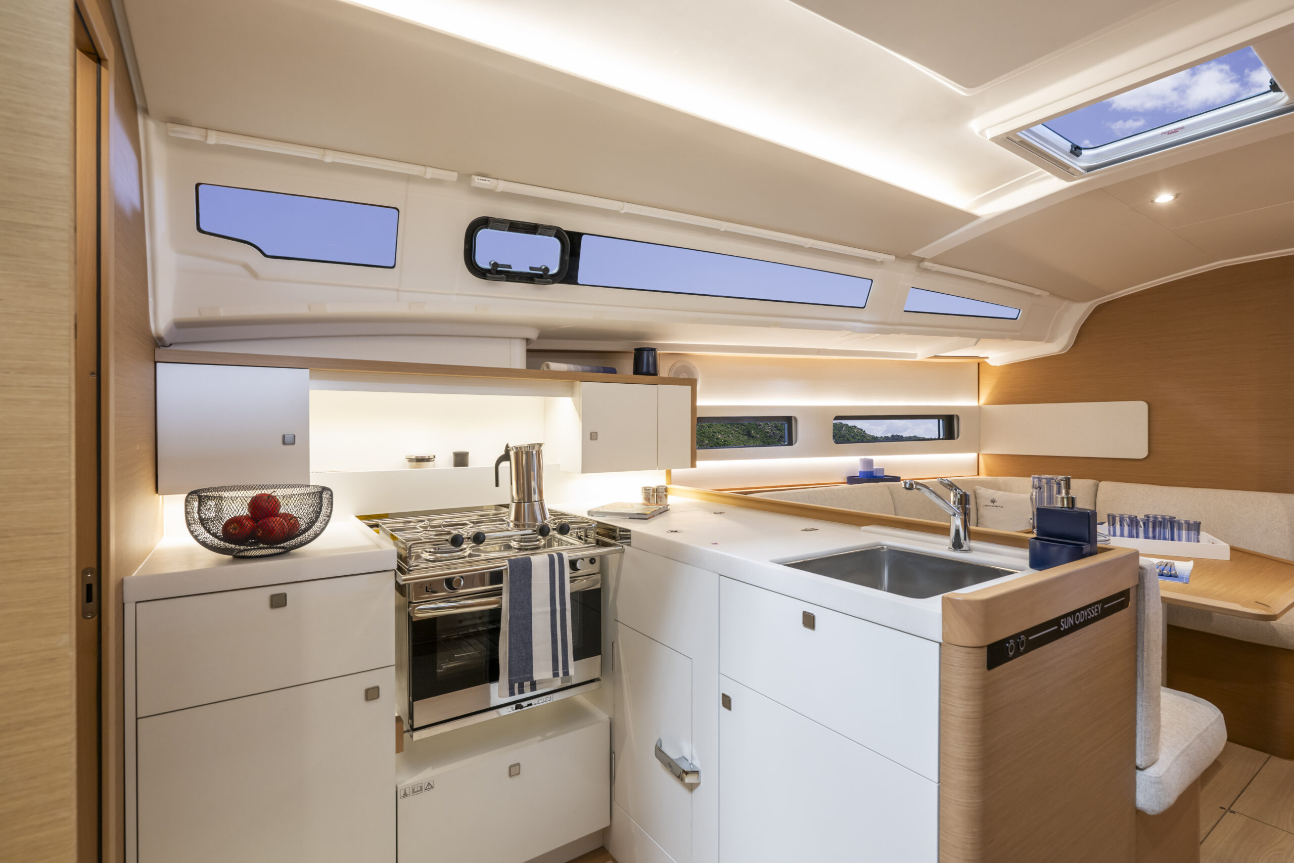 JEANNEAU SUN ODYSSEY 415- חדש - סטרים יאכטות 
