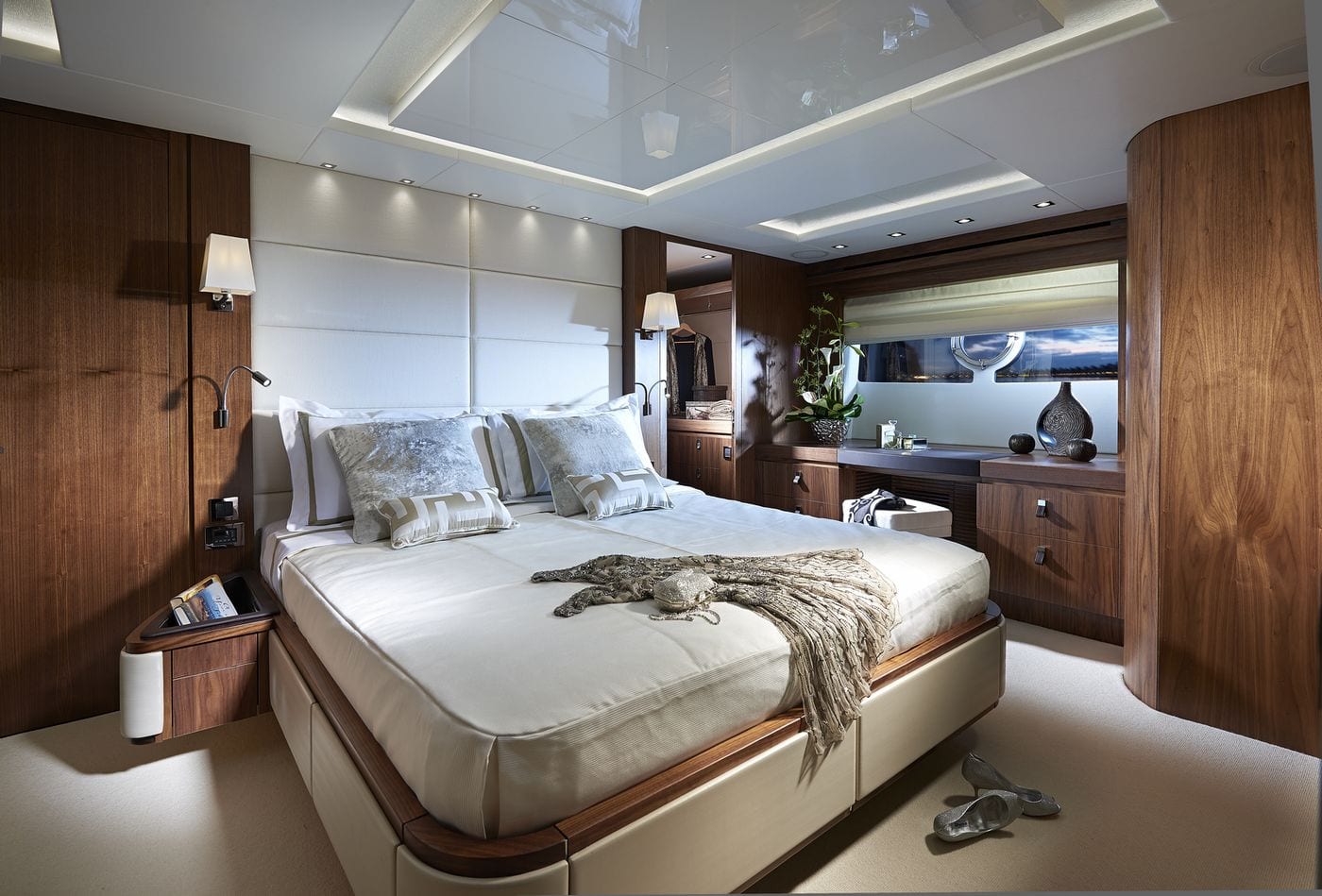 SUNSEEKER 86 YACHT - Stream Yachts 