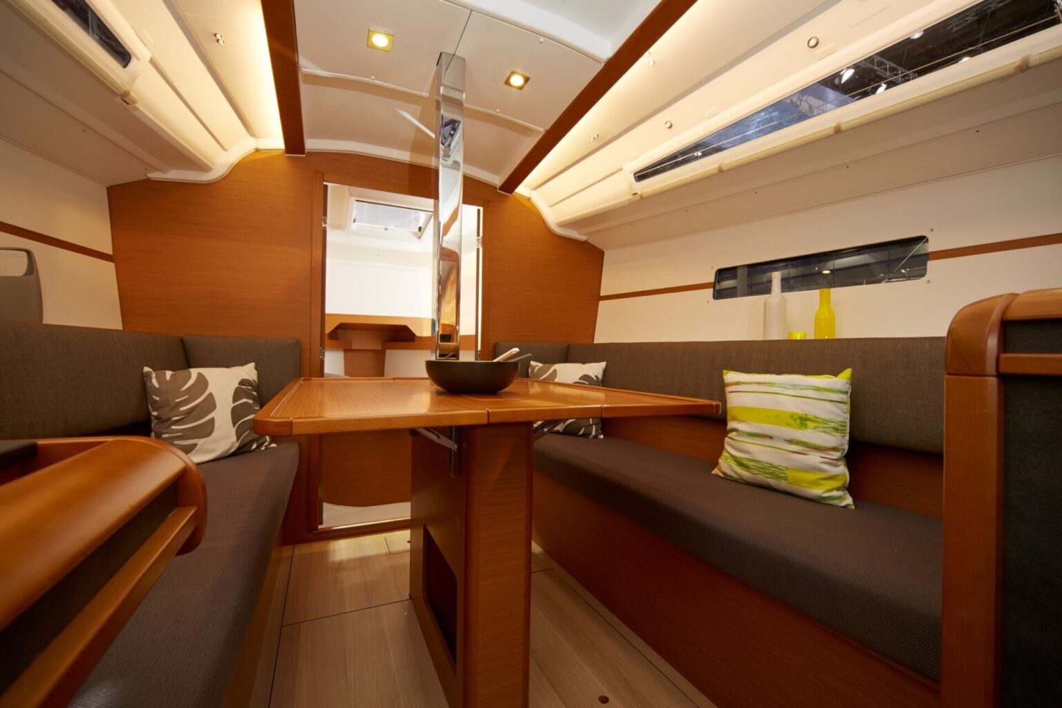 JEANNEAU SUN ODYSSEY 349 - Stream Yachts 