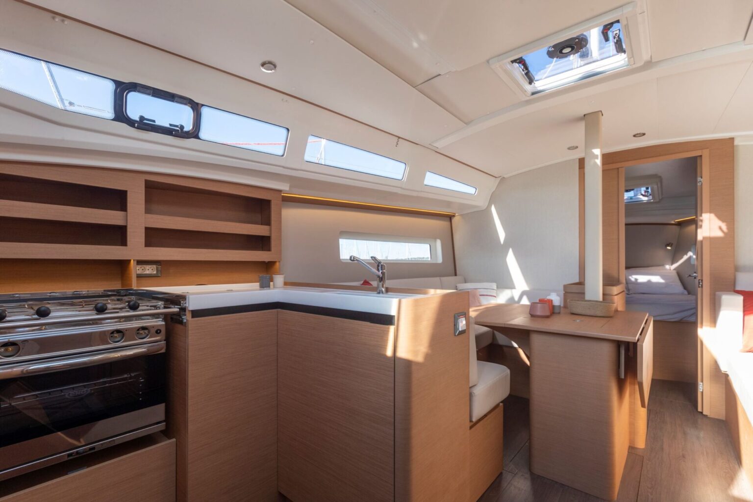 JEANNEAU SUN ODYSSEY 380 - Stream Yachts 