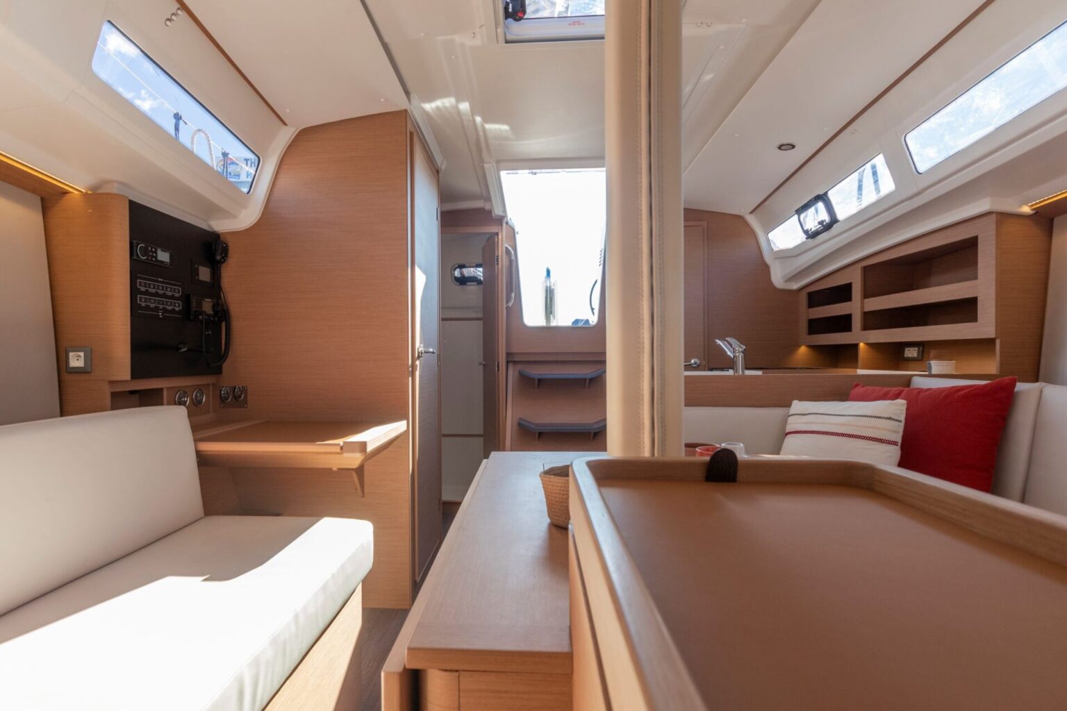 JEANNEAU SUN ODYSSEY 380 - Stream Yachts 