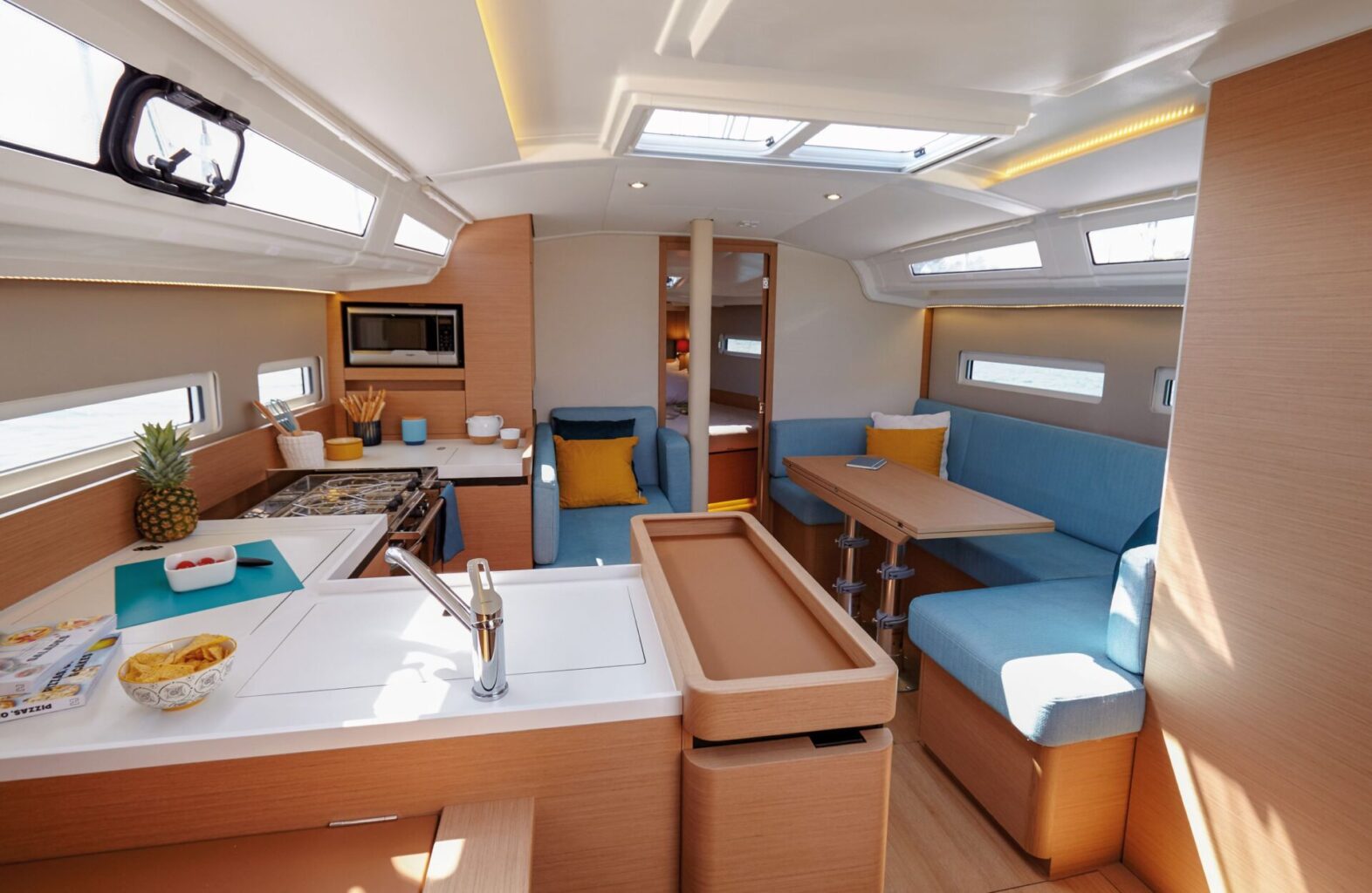 JEANNEAU SUN ODYSSEY 410 - Stream Yachts 