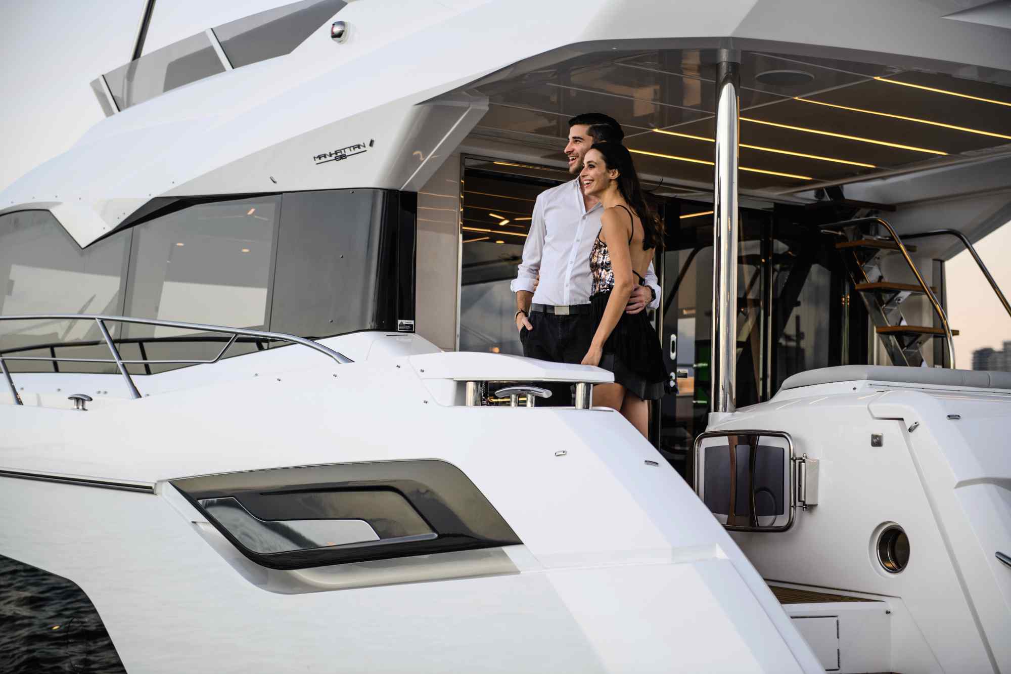 SUNSEEKER MANHATTAN 68 - NEW - סטרים יאכטות 