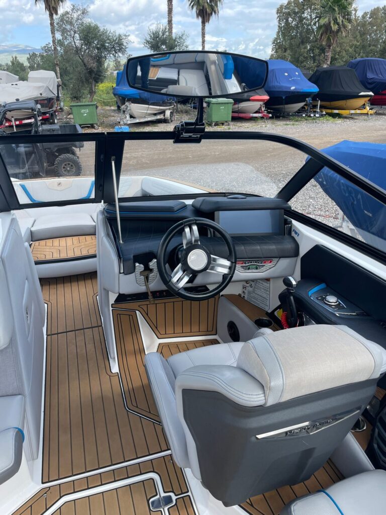 סירת וייקסרף 2022 Nautique G23 - סטרים יאכטות 