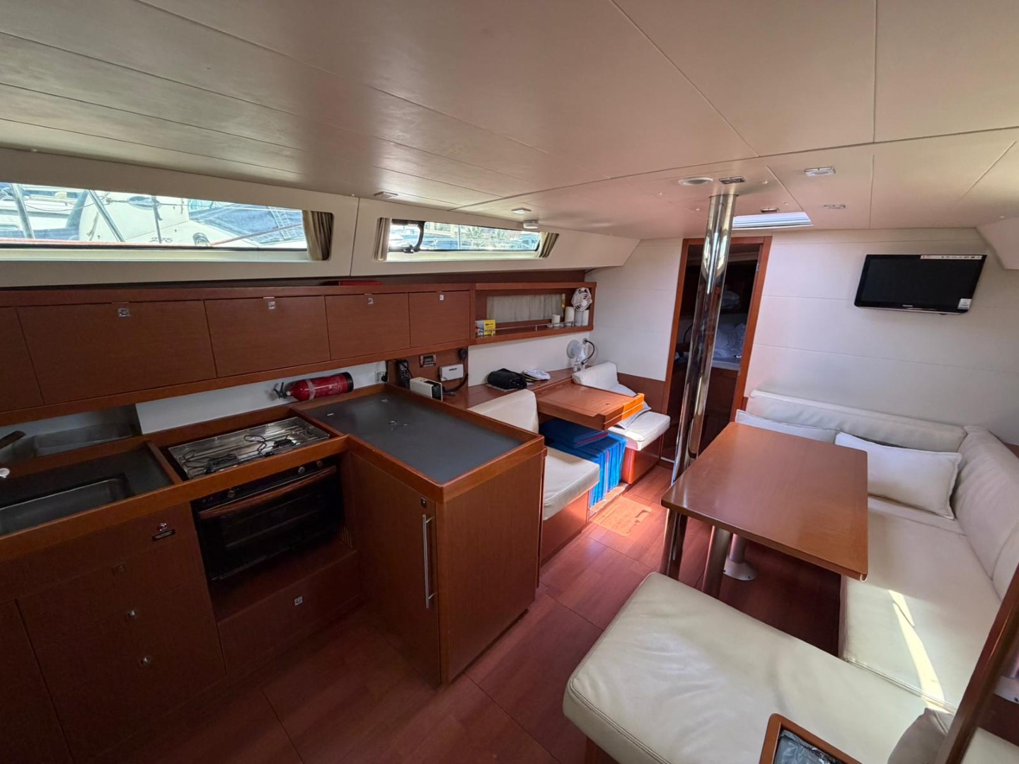יאכטה מפרשית Beneteau Oceanis 41 שנת 2013 - סטרים יאכטות 