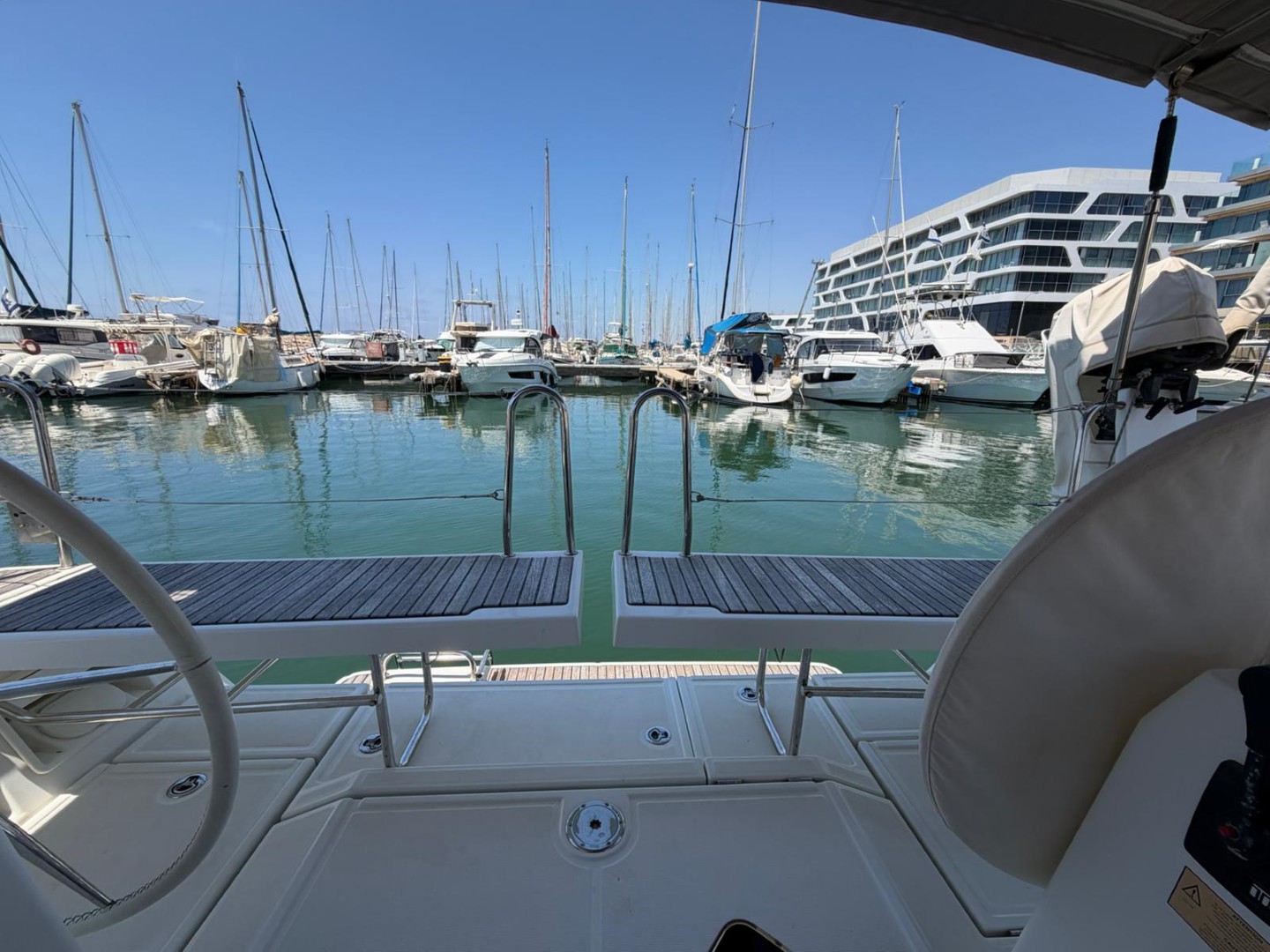 יאכטה מפרשית Beneteau Oceanis 41 שנת 2013 - סטרים יאכטות 