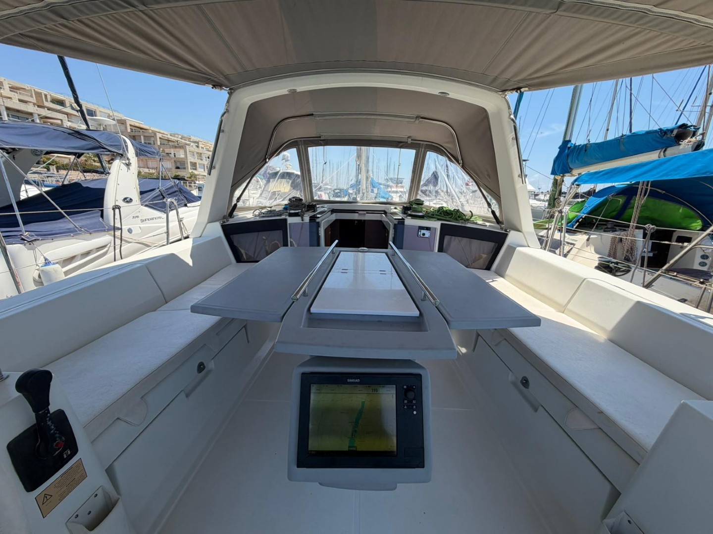 יאכטה מפרשית Beneteau Oceanis 41 שנת 2013 - סטרים יאכטות 