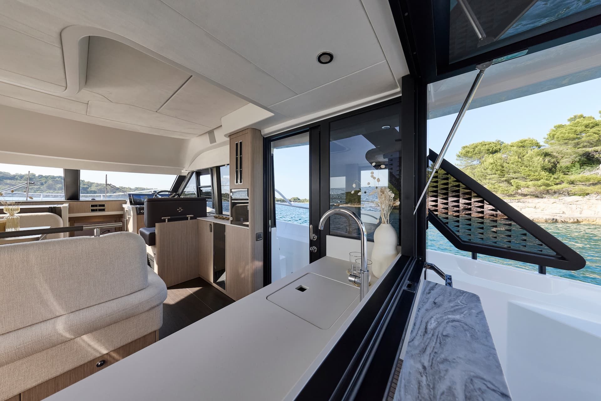 PRESTIGE F4.3- חדש - סטרים יאכטות 