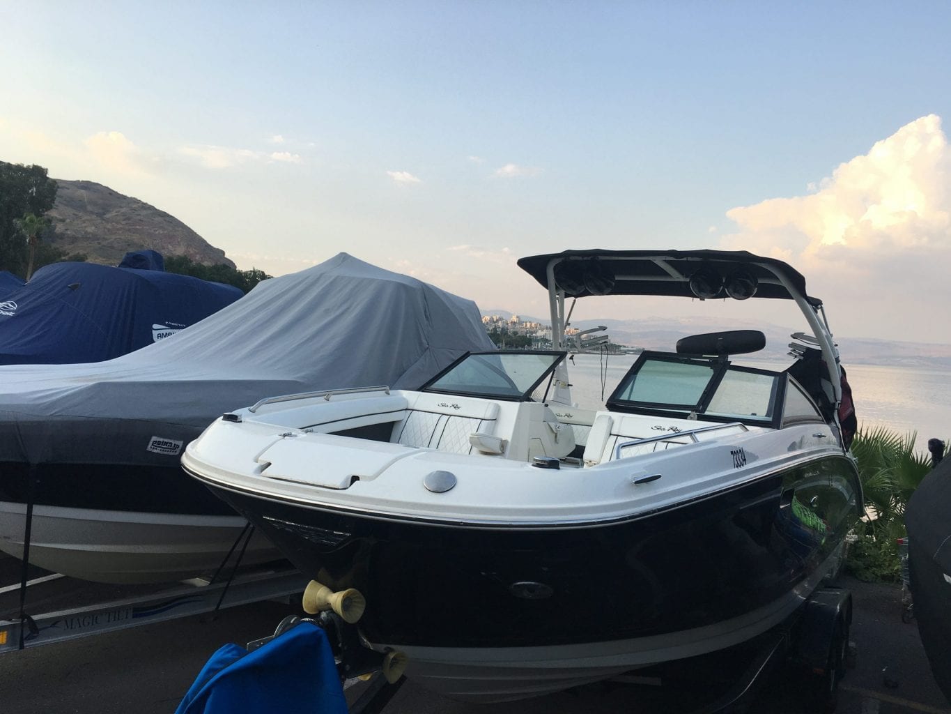 מנועית SEA RAY 270 SUNDECK - סטרים יאכטות